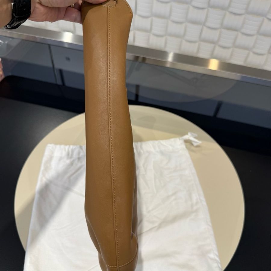 The Row 大號水桶包 棕色粒面牛皮革-5