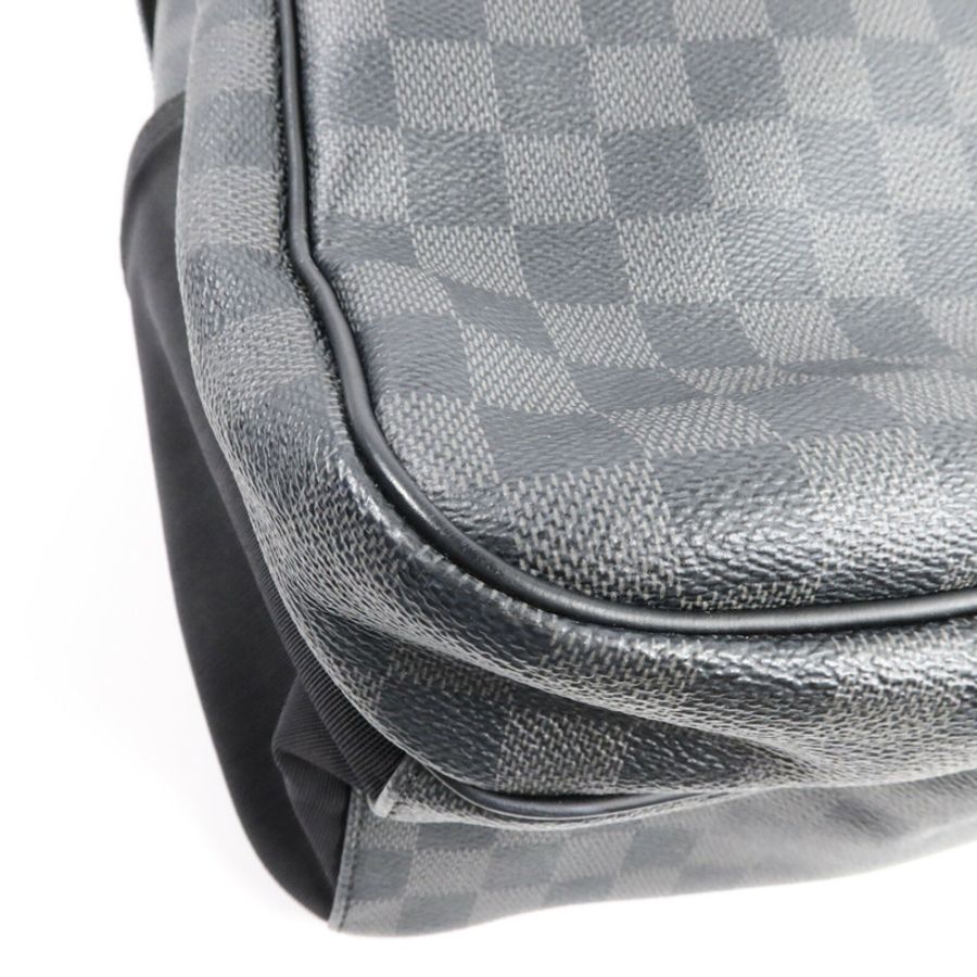 LOUIS VUITTON Damier Graffit Michael Backpack肩背袋-10