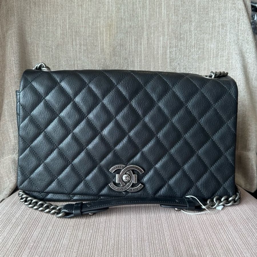Chanel黑銀牛皮孟買單肩包香奈兒翻蓋包,底長27cm-0