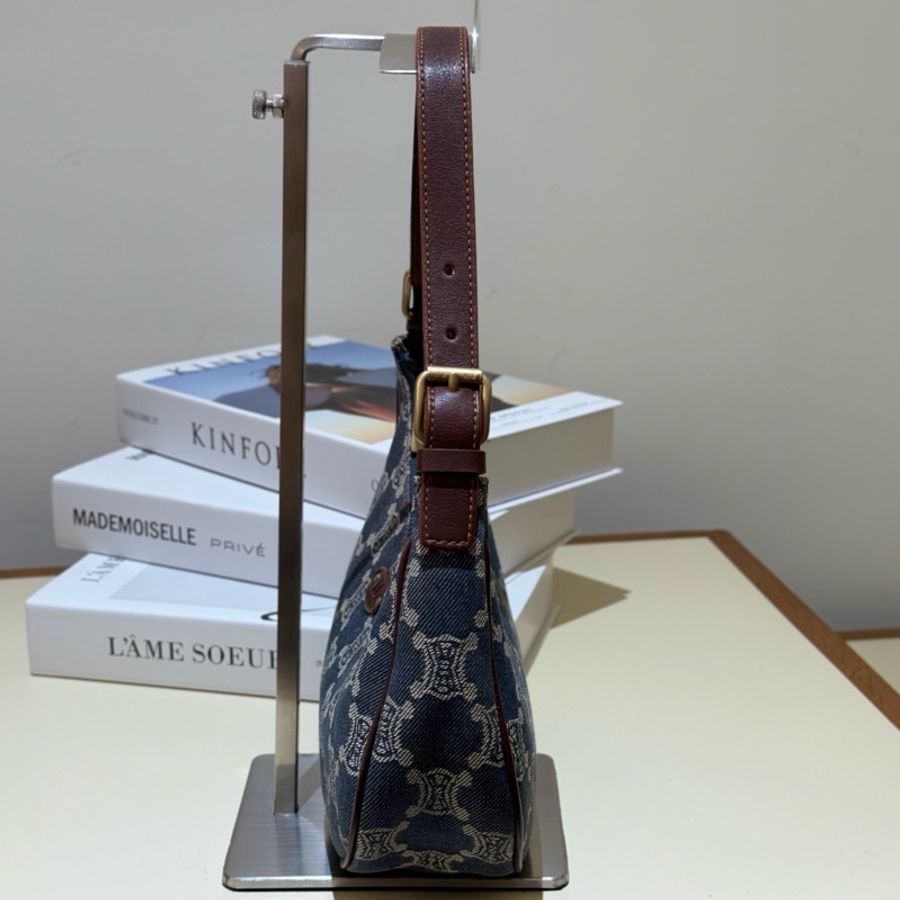 Celine 賽琳vintage TRIOMPHE牛仔布 腋下包-3