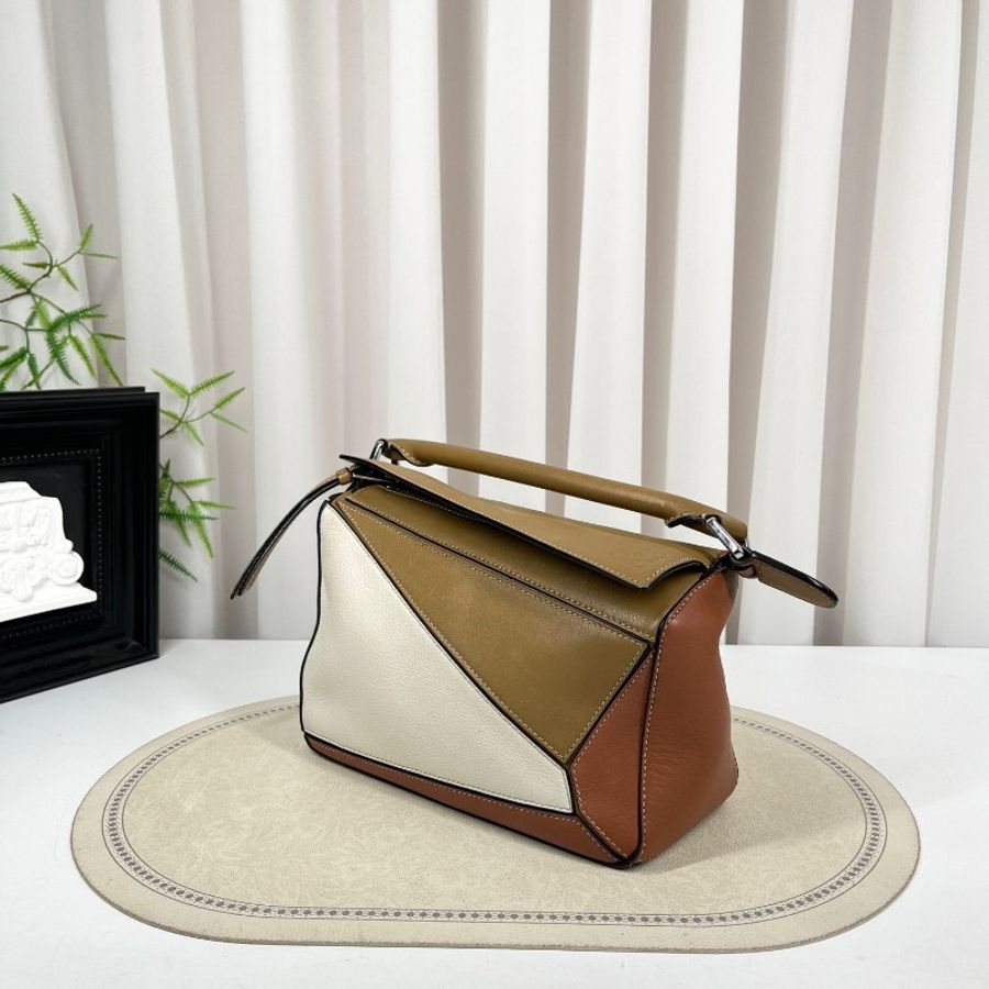 Loewe puzzle焦糖色拼色幾何包-4