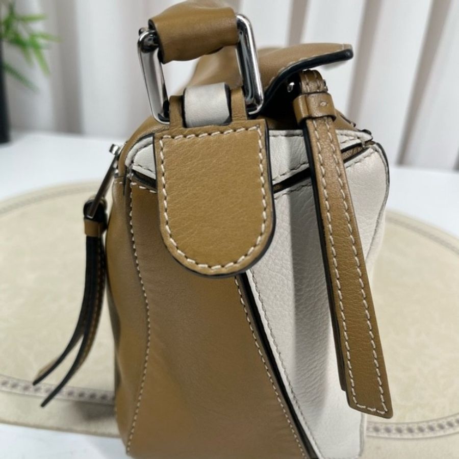 Loewe puzzle焦糖色拼色幾何包-9
