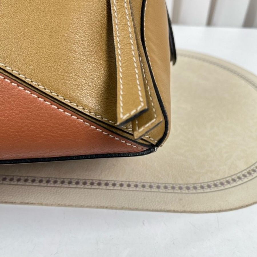 Loewe puzzle焦糖色拼色幾何包-10
