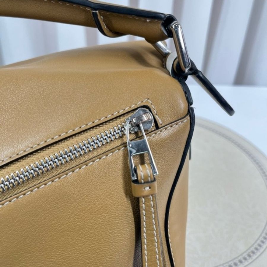 Loewe puzzle焦糖色拼色幾何包-11