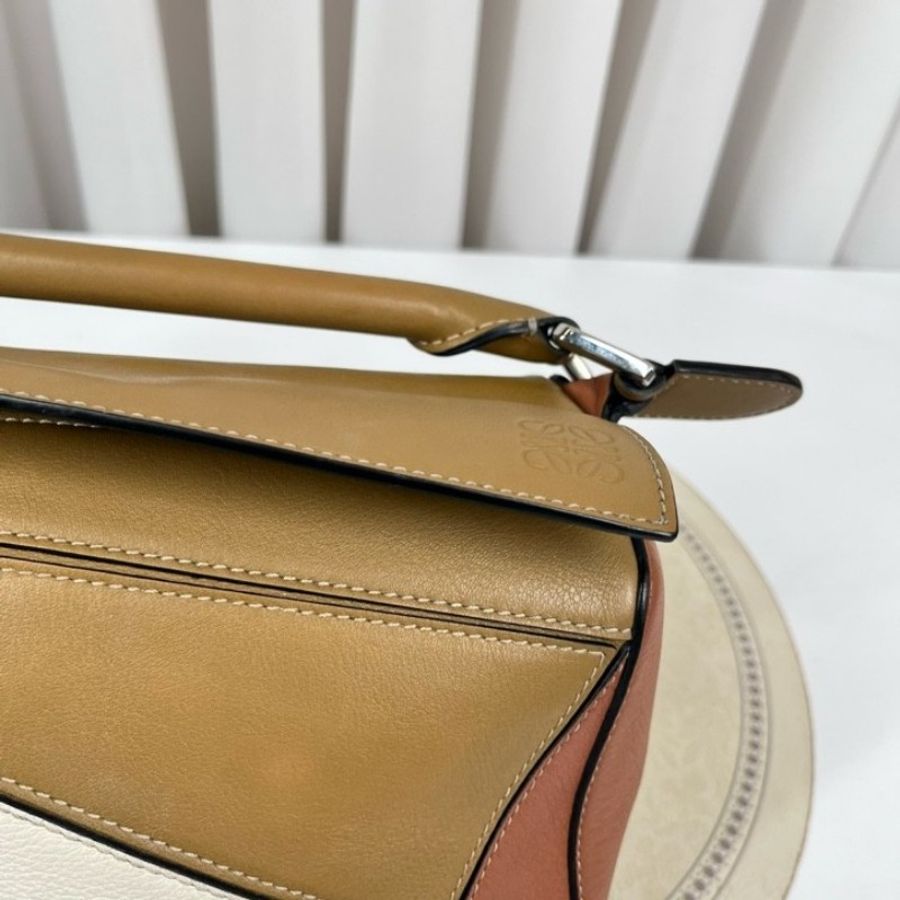 Loewe puzzle焦糖色拼色幾何包-17