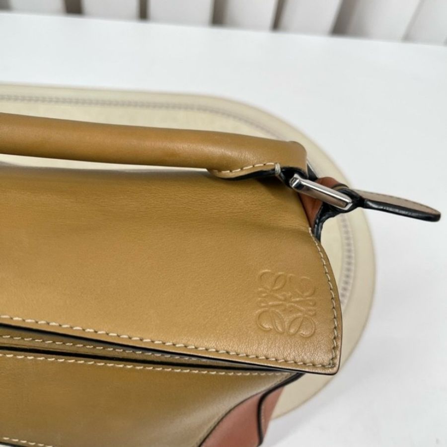 Loewe puzzle焦糖色拼色幾何包-18