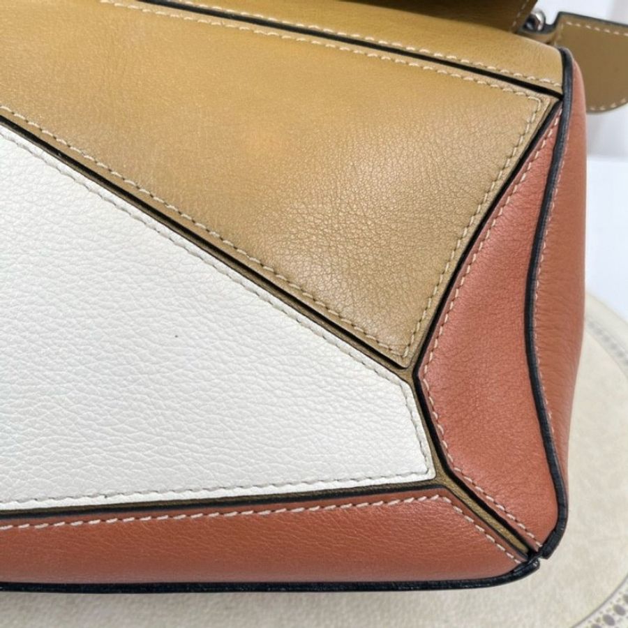 Loewe puzzle焦糖色拼色幾何包-19