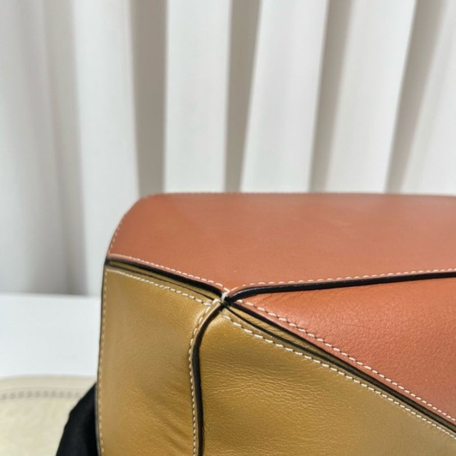 Loewe puzzle焦糖色拼色幾何包-20