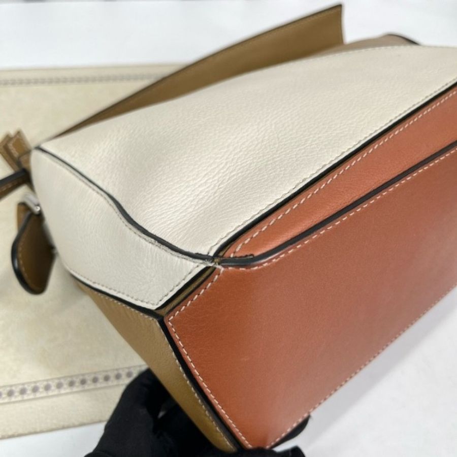 Loewe puzzle焦糖色拼色幾何包-21