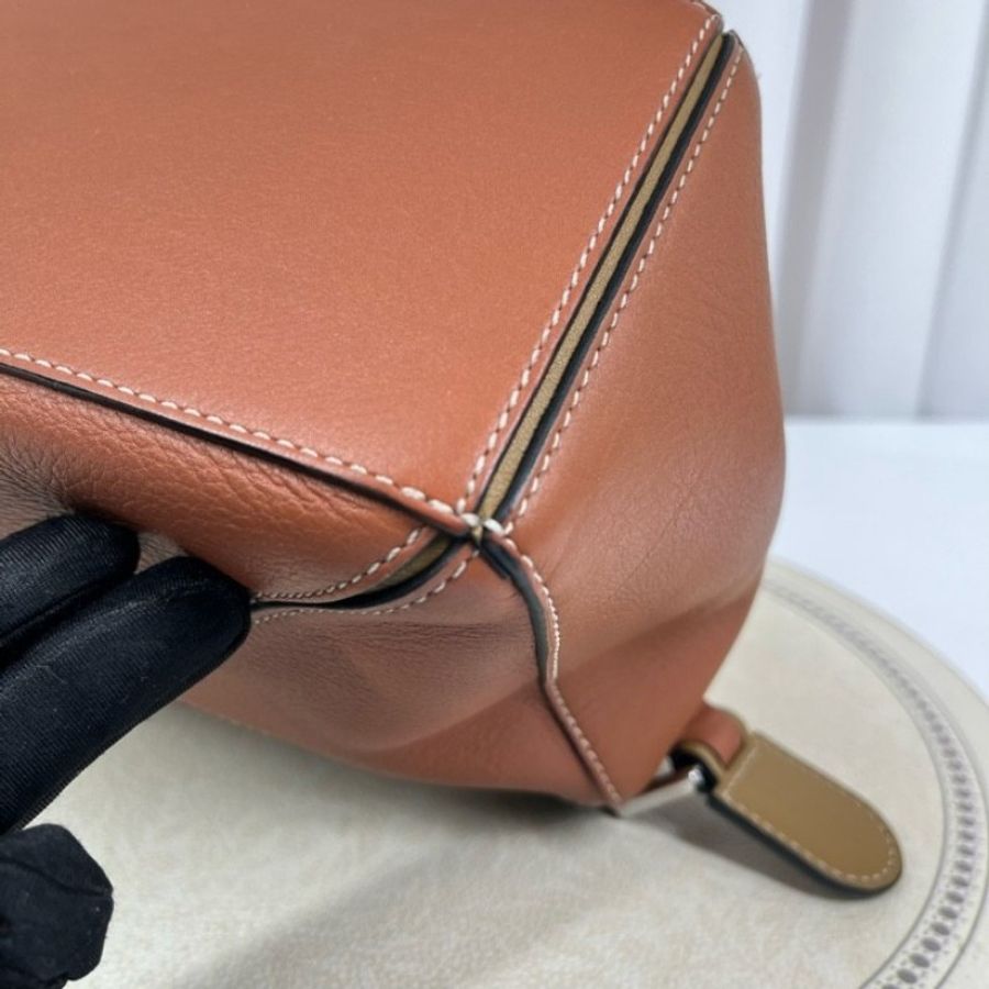 Loewe puzzle焦糖色拼色幾何包-24