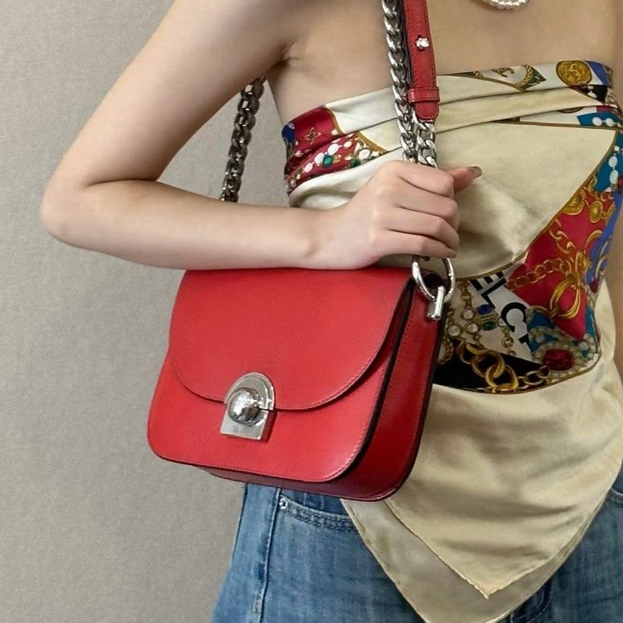 Prada 紅色圓形扣轉運珠鏈條包 22*15*5 98新配件盒 塵袋 購證 保卡-1