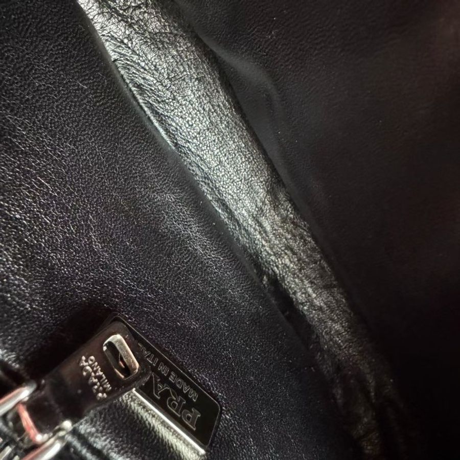 Prada 紅色圓形扣轉運珠鏈條包 22*15*5 98新配件盒 塵袋 購證 保卡-8