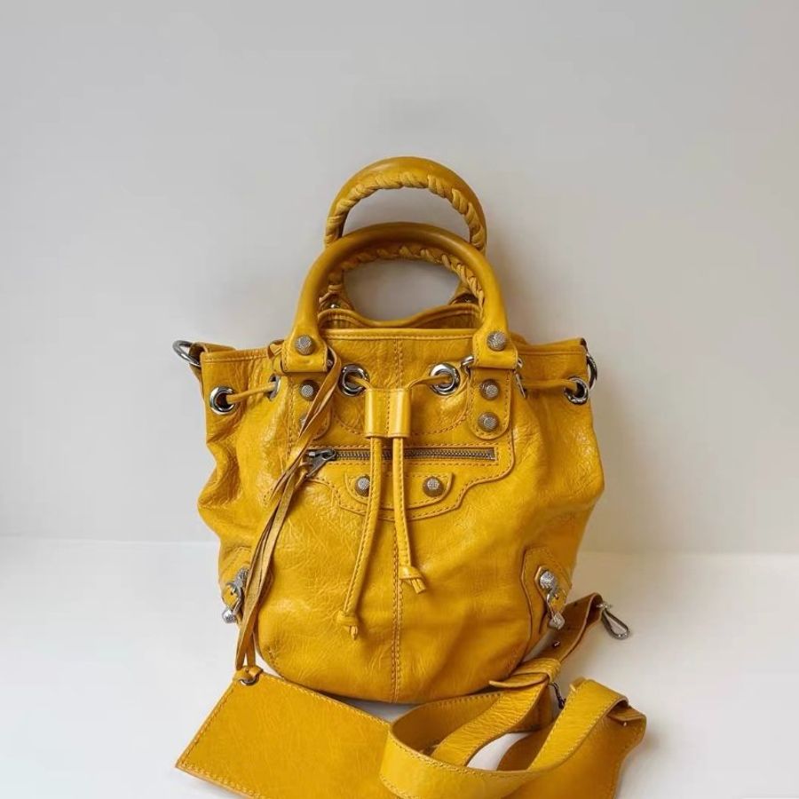 Balenciaga Pompon系列機車水桶包 黃色 16x23x16cm 98新配件肩帶 鏡子 塵袋-1