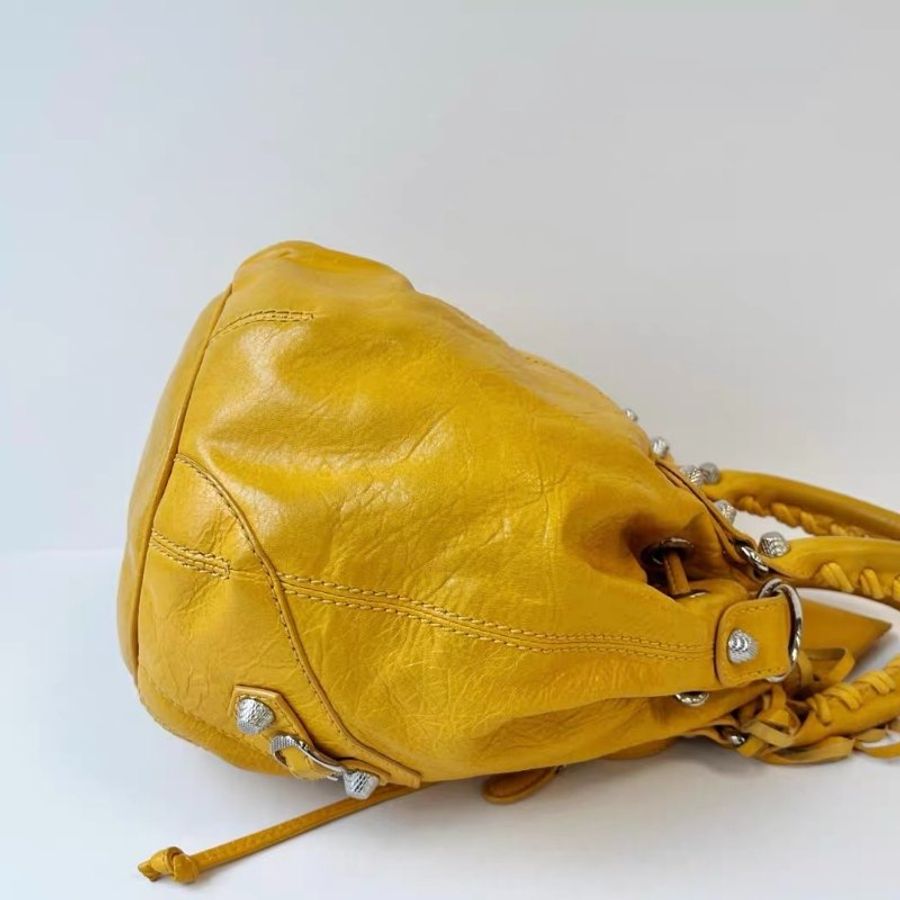 Balenciaga Pompon系列機車水桶包 黃色 16x23x16cm 98新配件肩帶 鏡子 塵袋-2