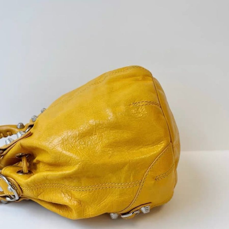 Balenciaga Pompon系列機車水桶包 黃色 16x23x16cm 98新配件肩帶 鏡子 塵袋-4