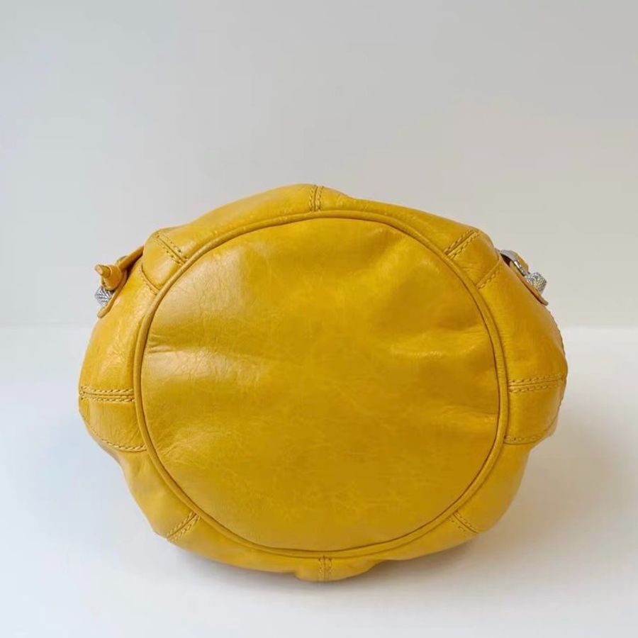 Balenciaga Pompon系列機車水桶包 黃色 16x23x16cm 98新配件肩帶 鏡子 塵袋-5