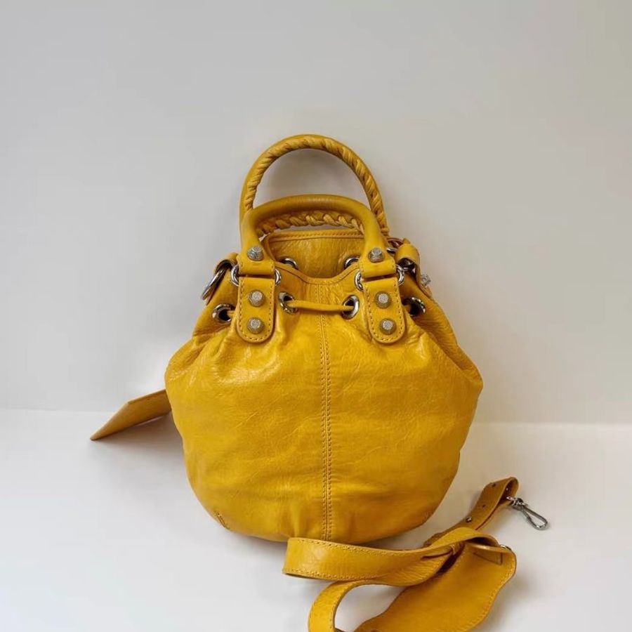 Balenciaga Pompon系列機車水桶包 黃色 16x23x16cm 98新配件肩帶 鏡子 塵袋-6