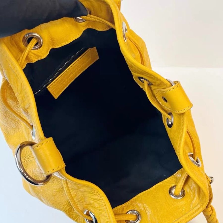 Balenciaga Pompon系列機車水桶包 黃色 16x23x16cm 98新配件肩帶 鏡子 塵袋-8