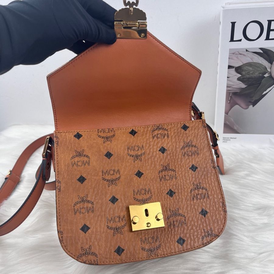 MCM 郵差包,牛皮革 小號-6