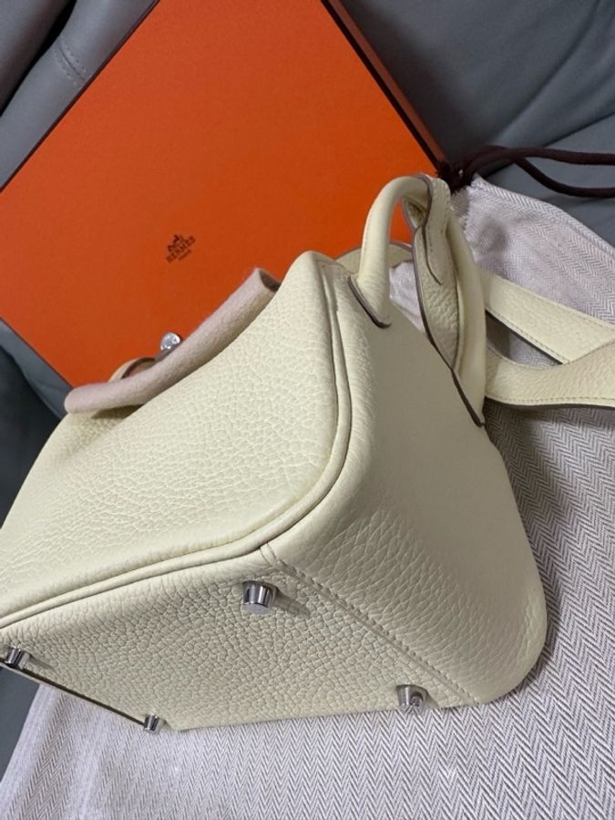 愛馬仕 / Hermès Mini Lindy i8 米爾頓檸檬黃（愛馬仕熱門亮色），T C 皮，W 刻印，24 年票據。-24