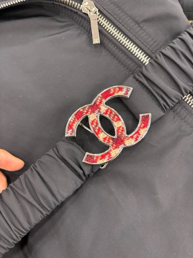 Chanel F38 滑雪系列粗呢拼接羽絨服，輕薄款很實用 38碼 全新-4