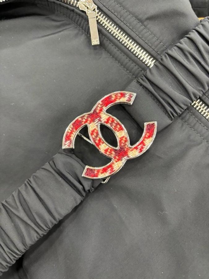 Chanel F38 滑雪系列粗呢拼接羽絨服，輕薄款很實用 38碼 全新-5