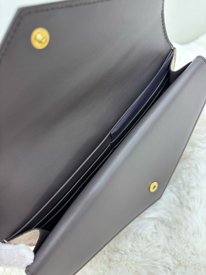 Prada 長款皮夾 雙層 99近閒置-8