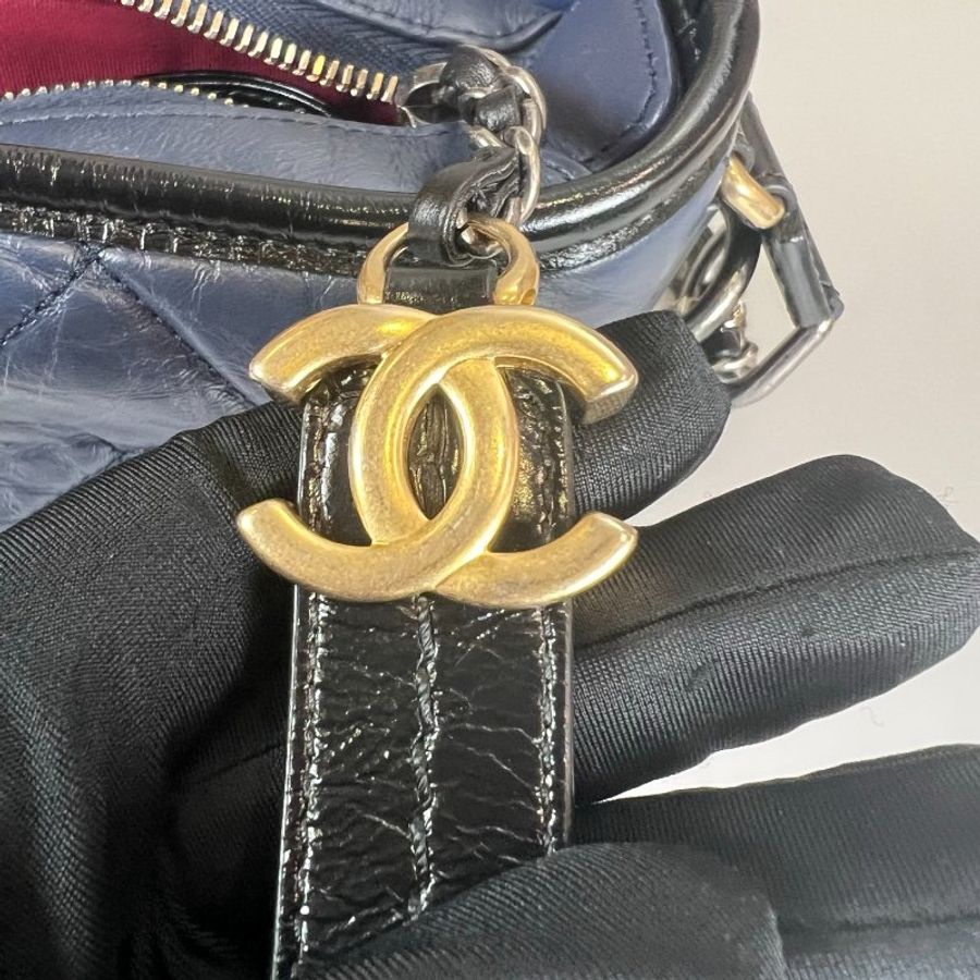 CHANEL 流浪包小號 藍黑 保卡款27開-7
