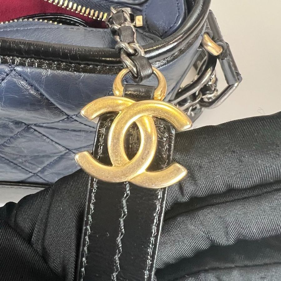 CHANEL 流浪包小號 藍黑 保卡款27開-8