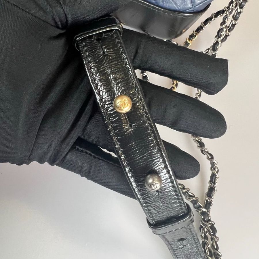 CHANEL 流浪包小號 藍黑 保卡款27開-9