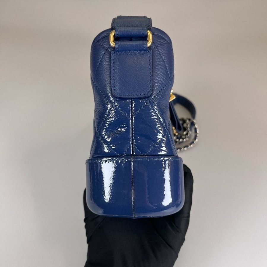 CHANEL 流浪包漸層漆皮小號藍色 保卡款25開-3