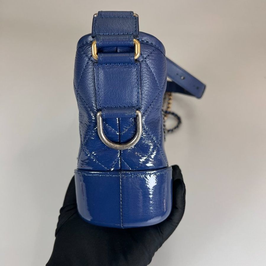 CHANEL 流浪包漸層漆皮小號藍色 保卡款25開-4