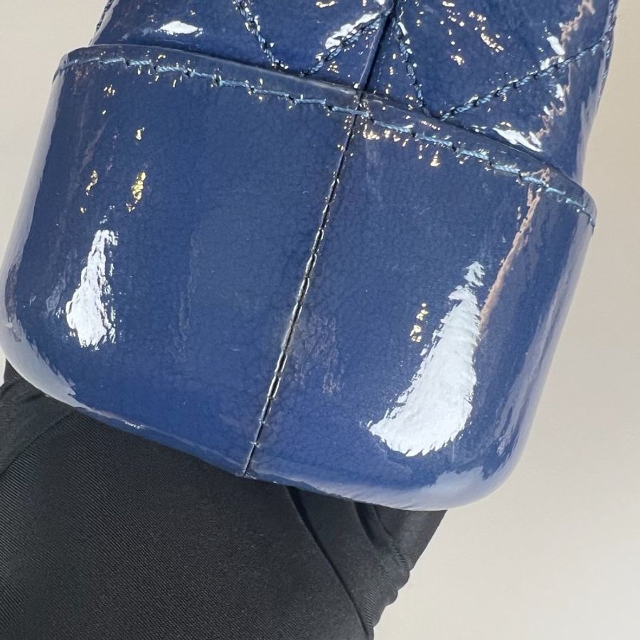 CHANEL 流浪包漸層漆皮小號藍色 保卡款25開-9