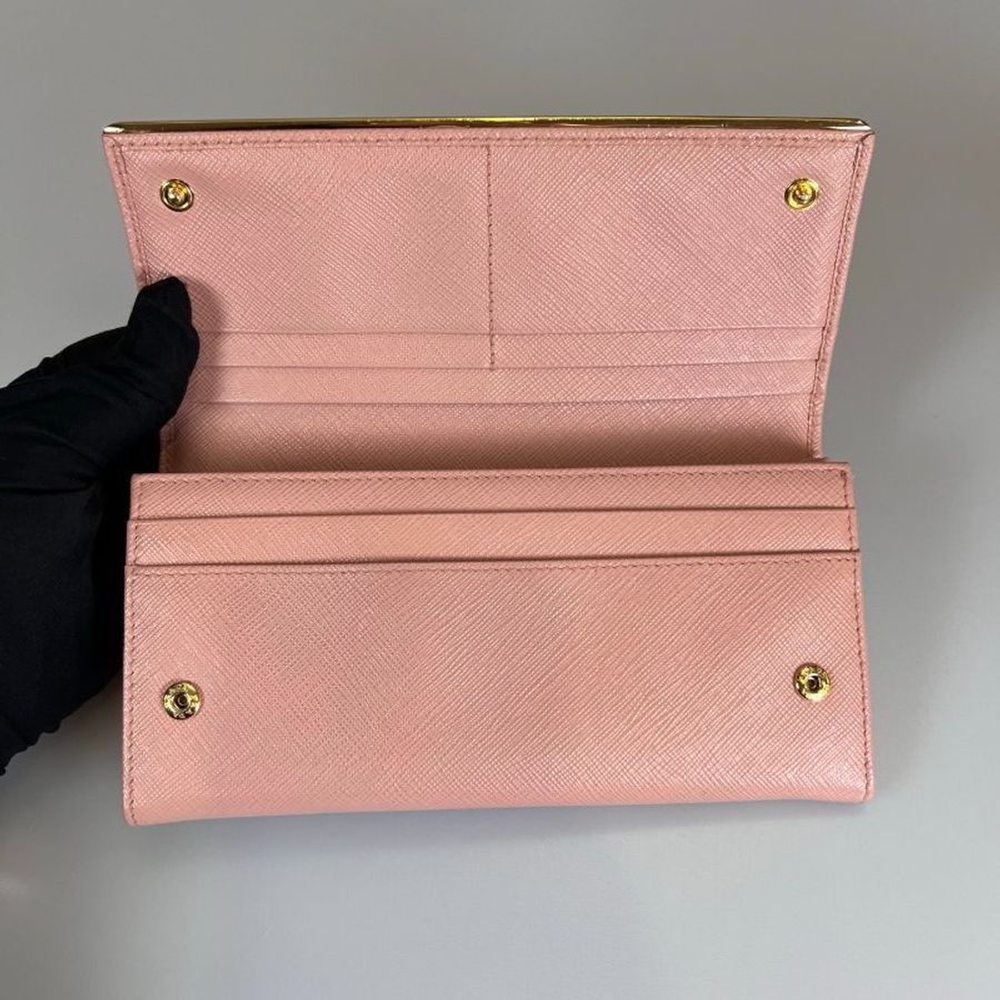 PRADA 1MH132 粉金邊翻蓋長夾-4