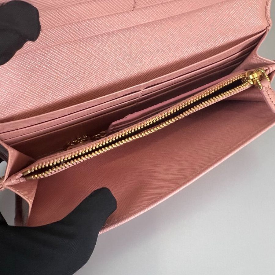 PRADA 1MH132 粉金邊翻蓋長夾-6