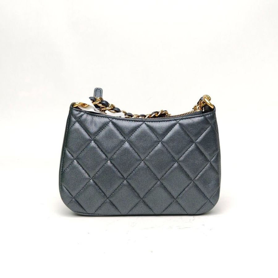 CHANEL 灰色羊皮革金扣24Plogo字母鏈條Hobo腋下包肩背包-2