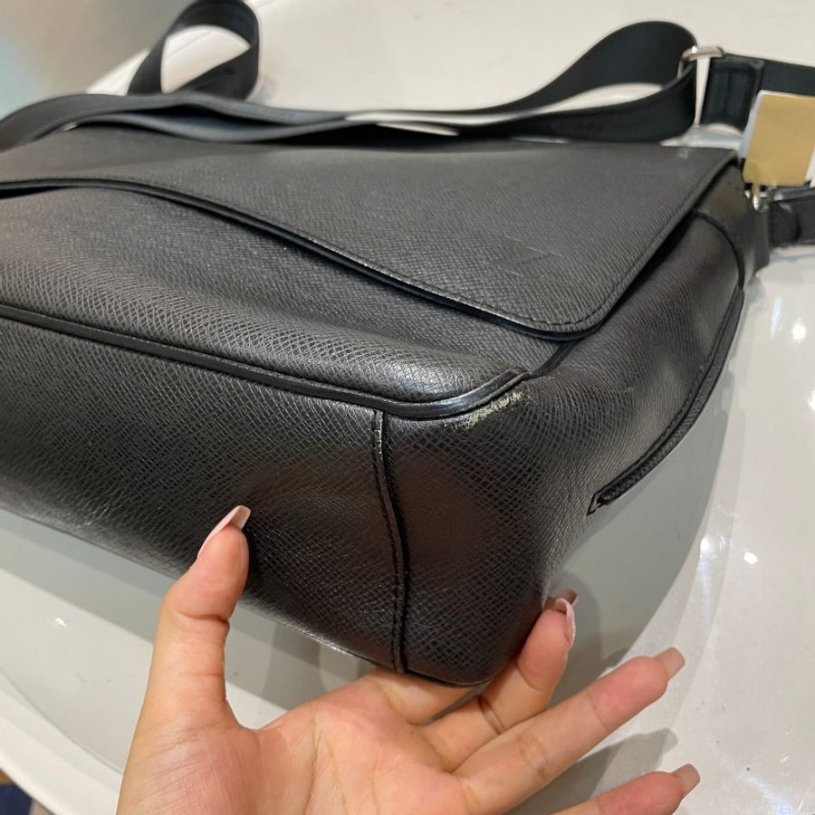 LV路易威登牛皮翻盖公文深灰色邮差包33*29*9.5-13