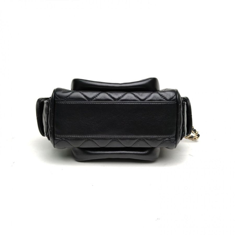 CHANEL 黑色羊皮革晶片金扣24K相機包黑金鏈條肩背包-4