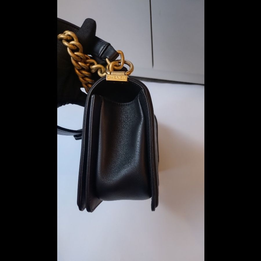 Chanel 金鍊黑皮菱格Boy 包 25-10