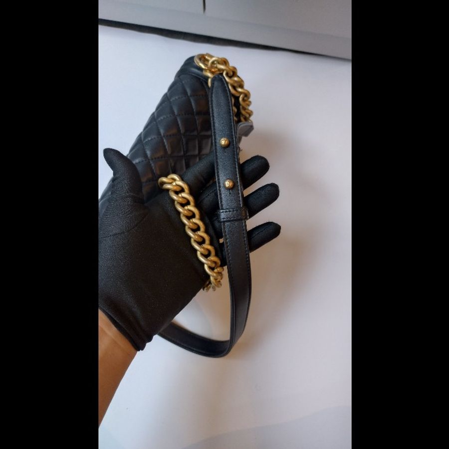 Chanel 金鍊黑皮菱格Boy 包 25-15