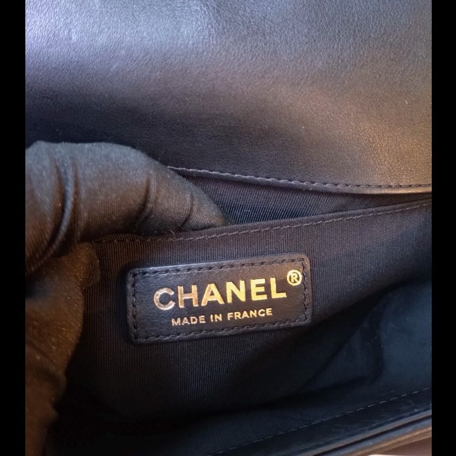 Chanel 金鍊黑皮菱格Boy 包 25-21