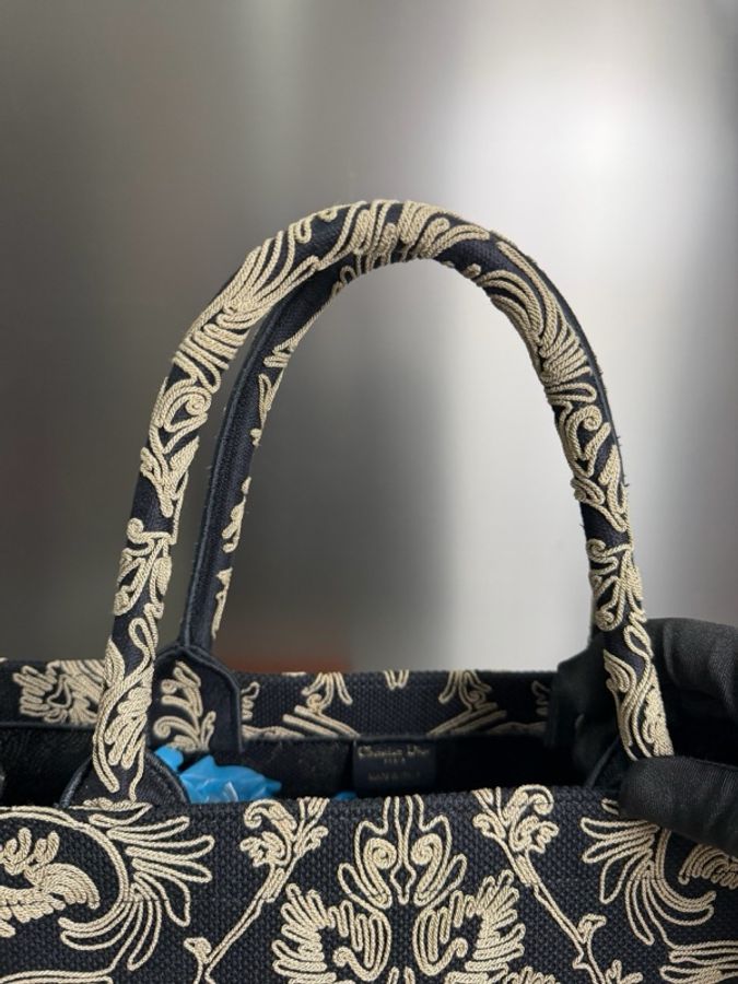 DIOR迪奧 大號BookTote Ornamental圖案線跡刺繡效果托特Tote購物袋手提包,男女同款 尺寸42×35cm-19