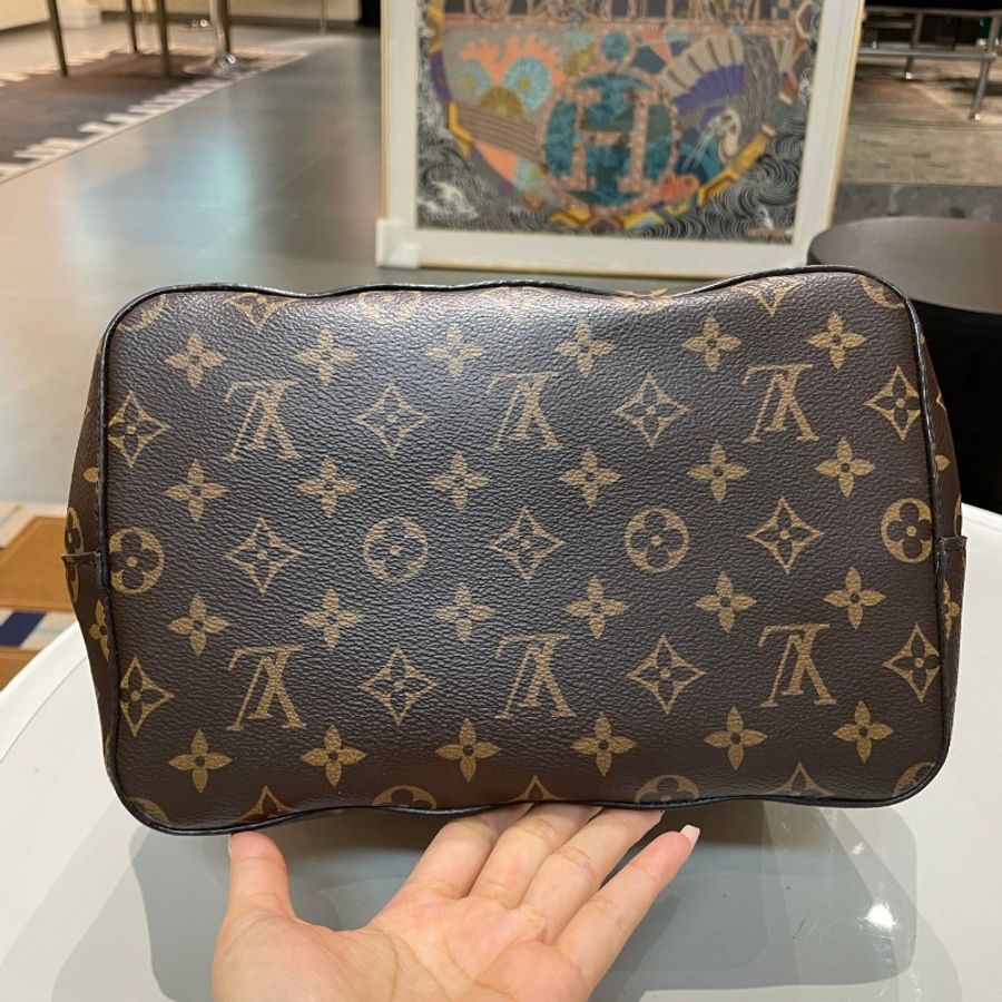 LV路易威登NÉONOÉ水桶包粉内里26*25.5*17-21