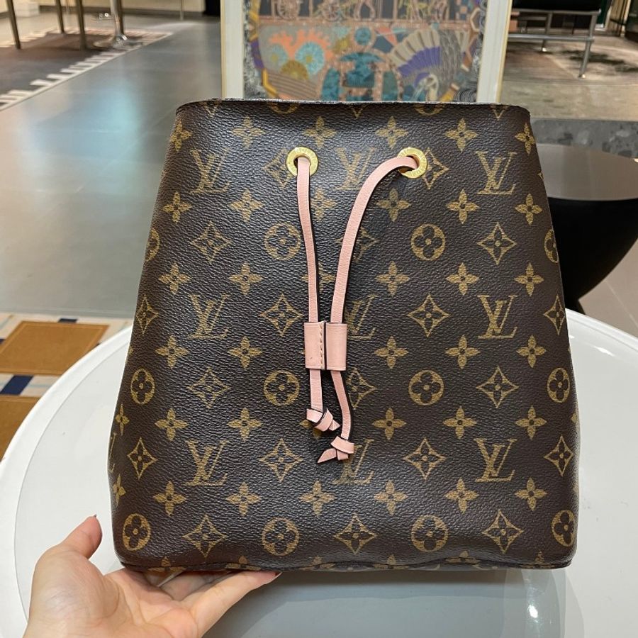 LV路易威登NÉONOÉ水桶包粉内里26*25.5*17-23