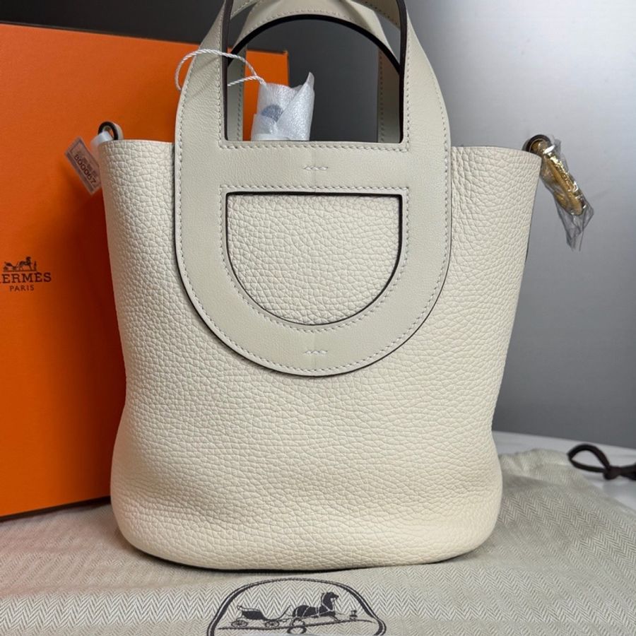 99新HERMES愛馬仕,B刻,In The Loop 18 奶油白金扣 菜籃子豬鼻子 Taurillon Clemence公牛皮拼Swift皮 水桶包手提包 尺寸:19x14x19-0