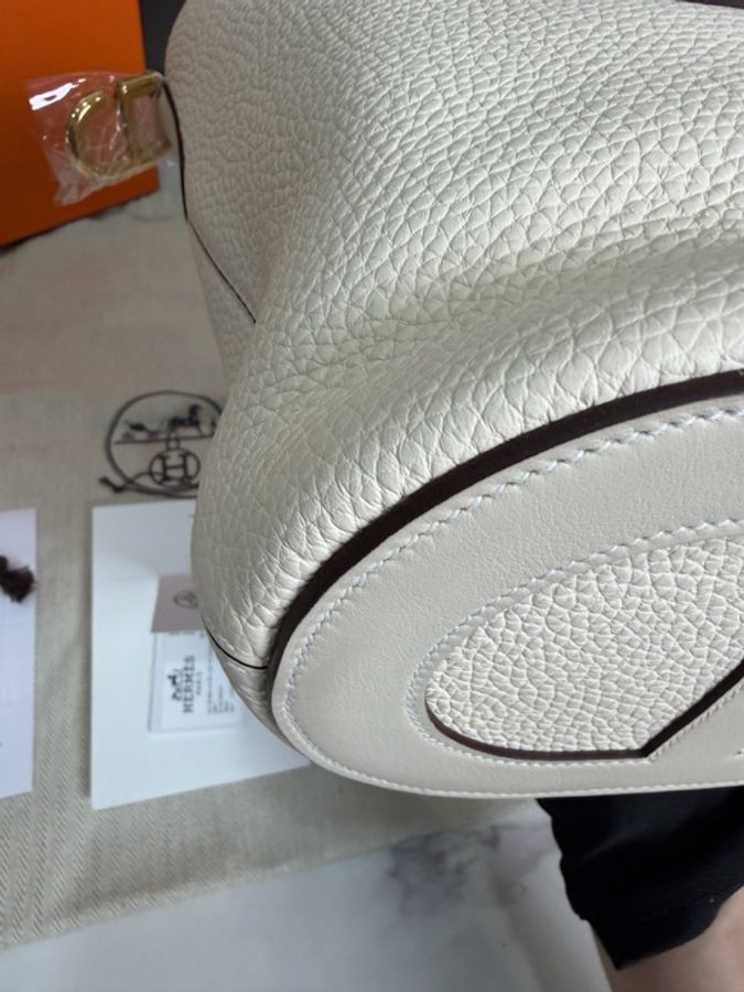 99新HERMES愛馬仕,B刻,In The Loop 18 奶油白金扣 菜籃子豬鼻子 Taurillon Clemence公牛皮拼Swift皮 水桶包手提包 尺寸:19x14x19-4