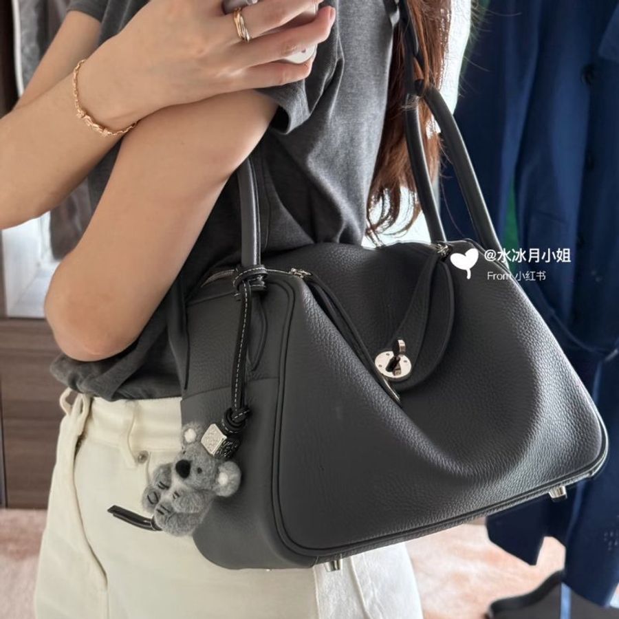 Hermes Lindy26 積雲灰 K 銀釦 TC皮 99新閒置品 全配 購證正本-2