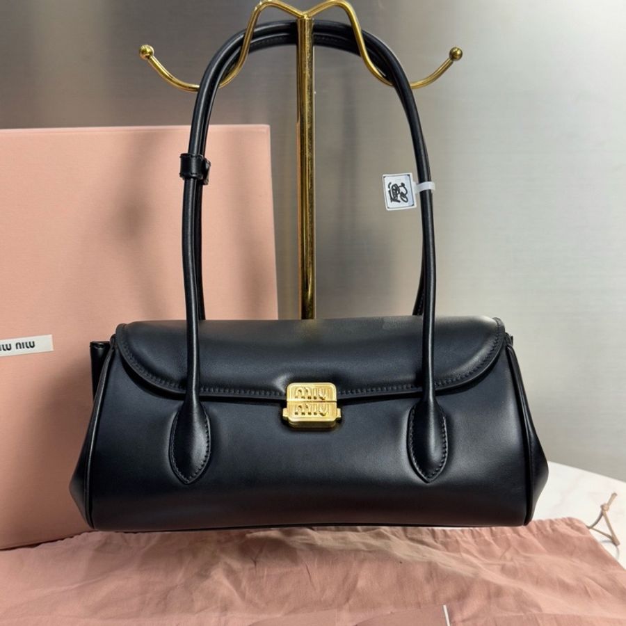 99新 MIU MIU繆繆金屬刻字徽標鎖扣開合皮革手提單肩包，尺寸28×15中號-0