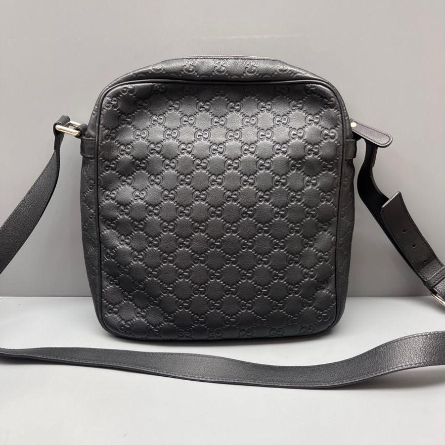 Gucci古馳 97新 黑色壓花郵差包-1