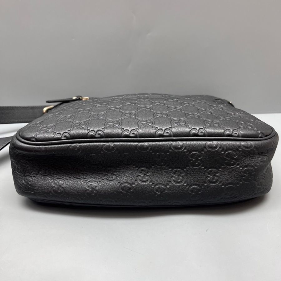 Gucci古馳 97新 黑色壓花郵差包-2